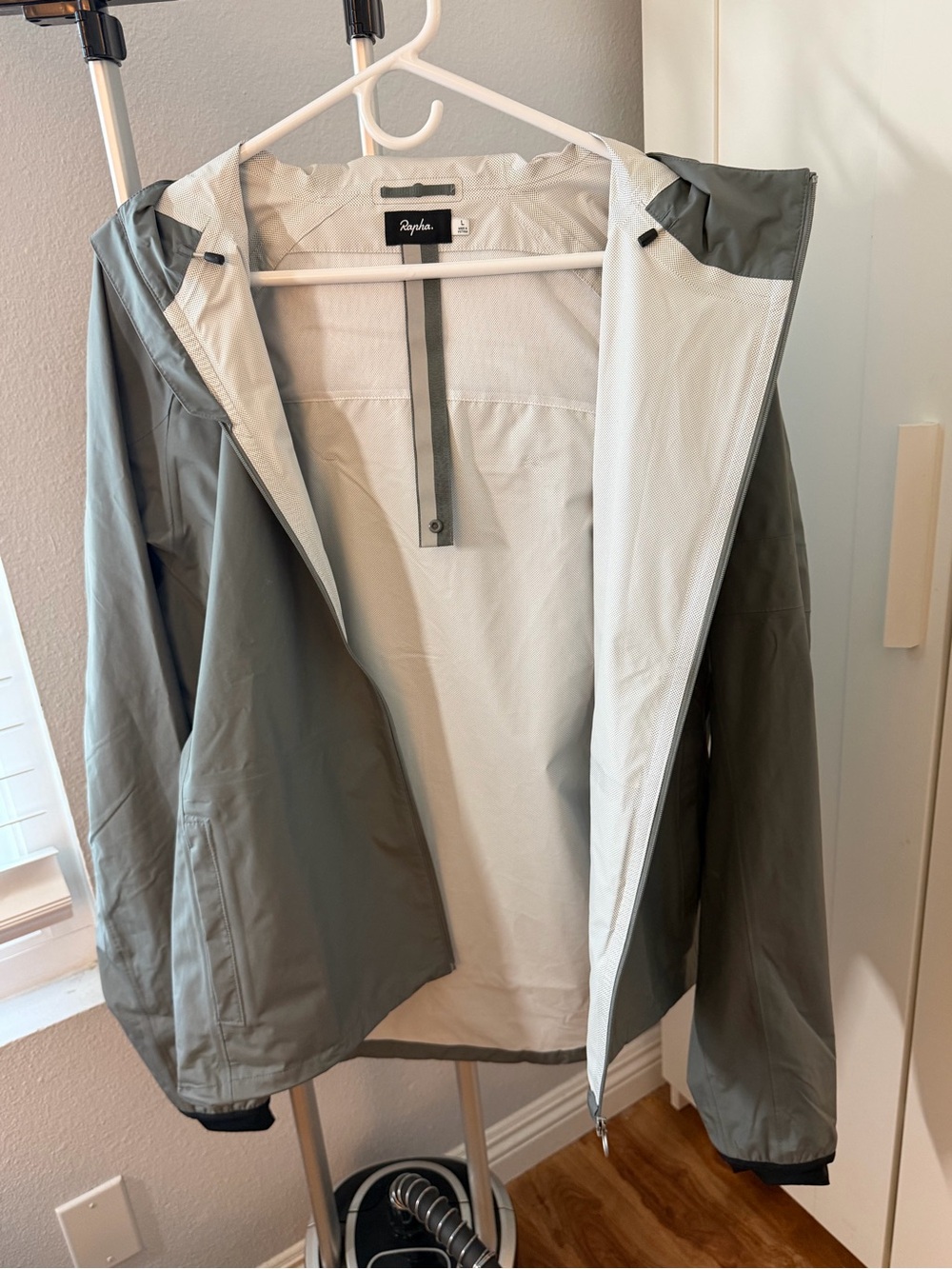 Rapha Men’s Commute Gray Jacket - Picture 5 of 11